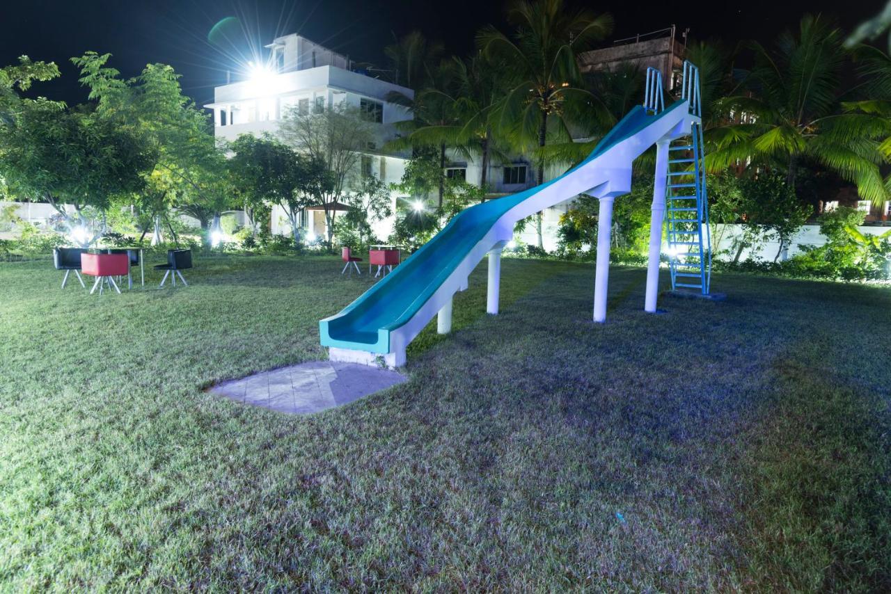 Rajhans Hotel & Resort Phalta Habitación foto