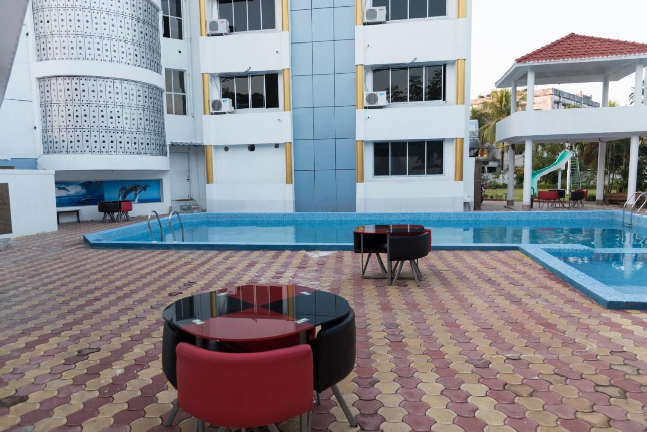 Rajhans Hotel & Resort Phalta Habitación foto